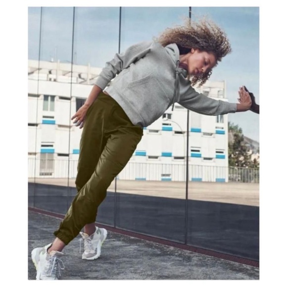 New! Athleta Radiant Jogger Pants Satin Olive Green Size 2 - Picture 1 of 12